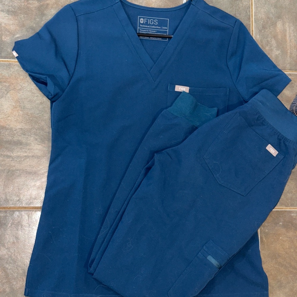 Figs Deep Blue Scrub Ensemble